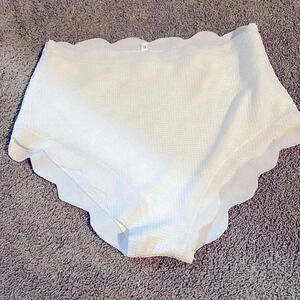 (33) new scalloped  bikini bottoms​